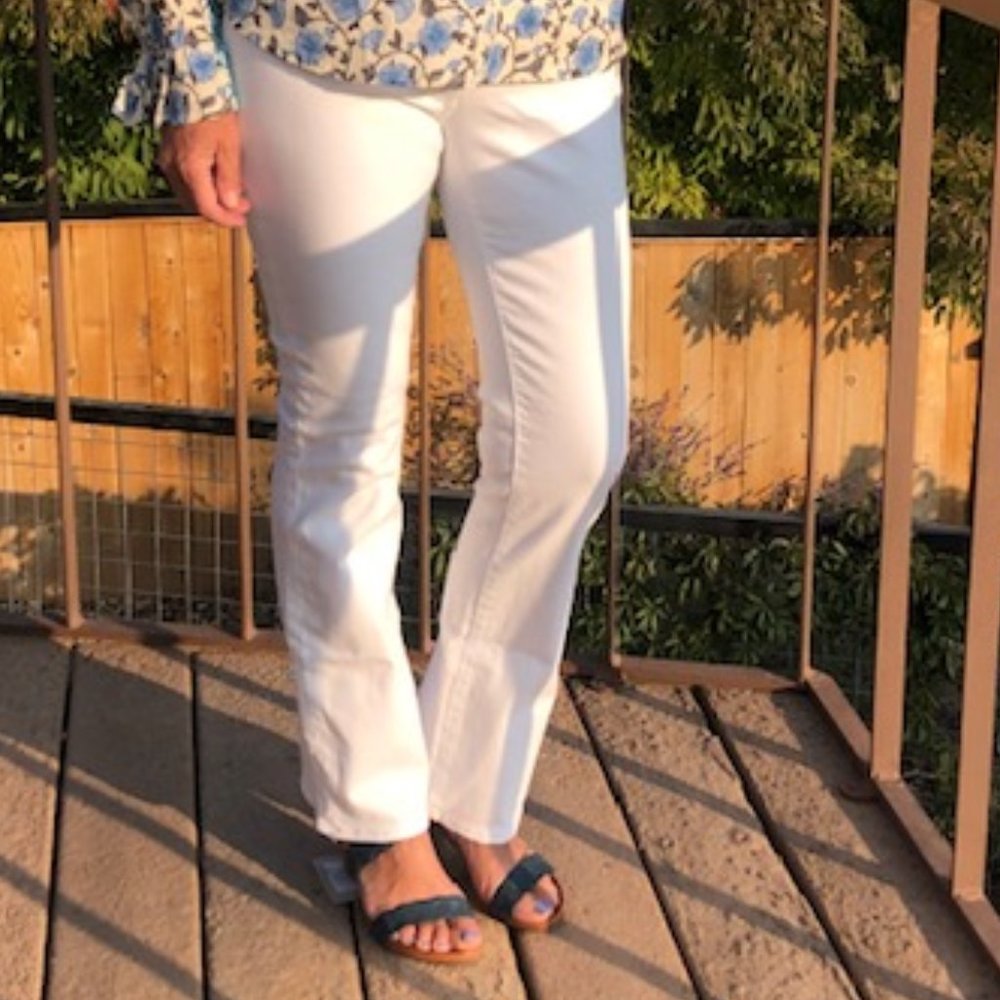 NWT Driftwood Kelly stretchy boot cut jeans.